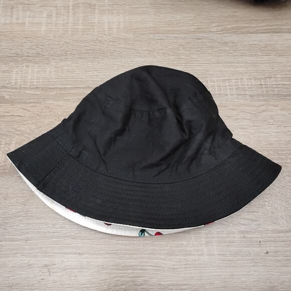 Reversible Cherries and Black 100% Cotton NWOT Bucket Hat - Picture 4 of 4
